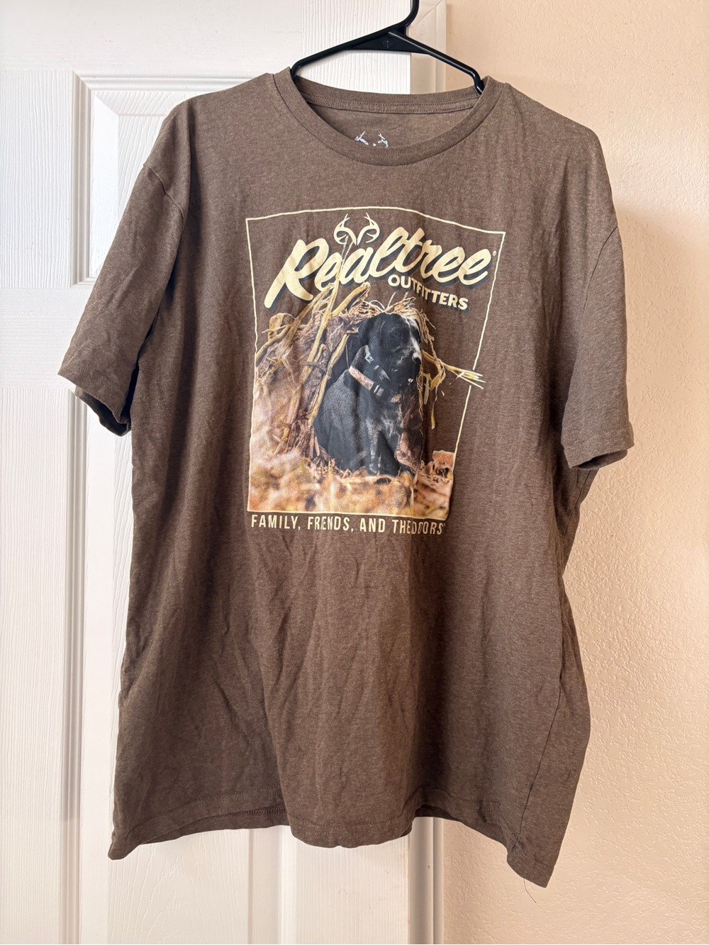 Realtree Brown Graphic Short Sleeve Tee with Black Dog Print